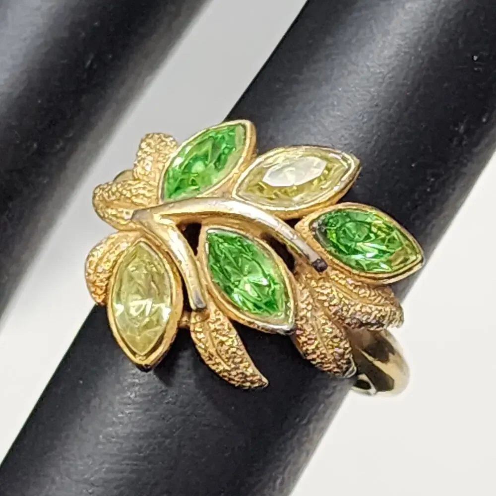 Leaf Lights Sz 3 Ring Green Citron Rhinestone Crystals Gold Tone Avon Vtg 1970s